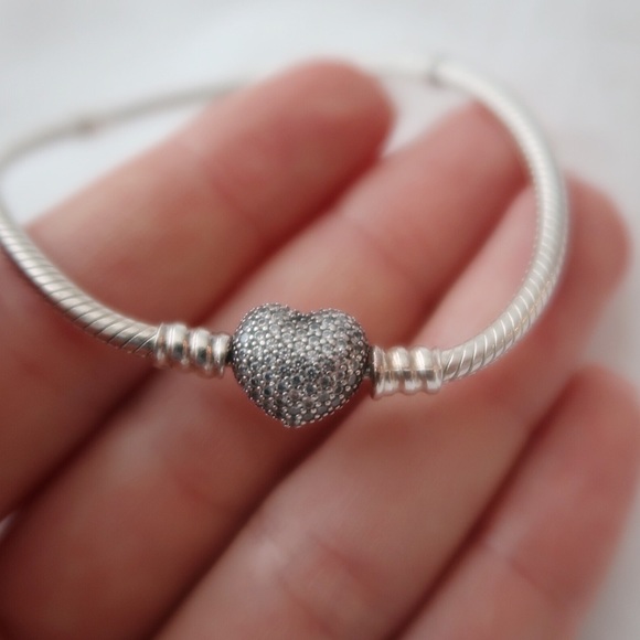 MOMENTS SPARKLING HEART & SNAKE CHAIN BRACELET MOMENTS SPARKLING HEART & SNAKE CHAIN BRACELET